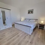 Apartman Fuer 3 Personen- Mit Balkon Und Meerblick By Interhome *