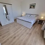 Apartman Fuer 3 Personen- Mit Balkon Und Meerblick By Interhome