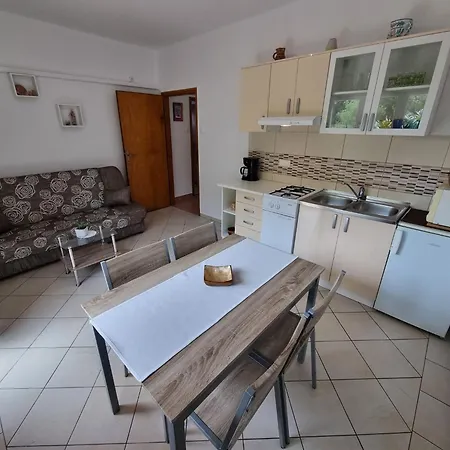 公寓 Fuer 3 Personen- Mit Balkon Und Meerblick By Interhome