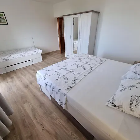 Fuer 3 Personen- Mit Balkon Und Meerblick By Interhome *