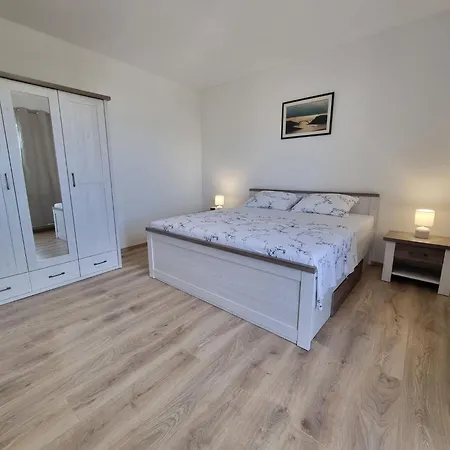 Apartamento Fuer 3 Personen- Mit Balkon Und Meerblick By Interhome *