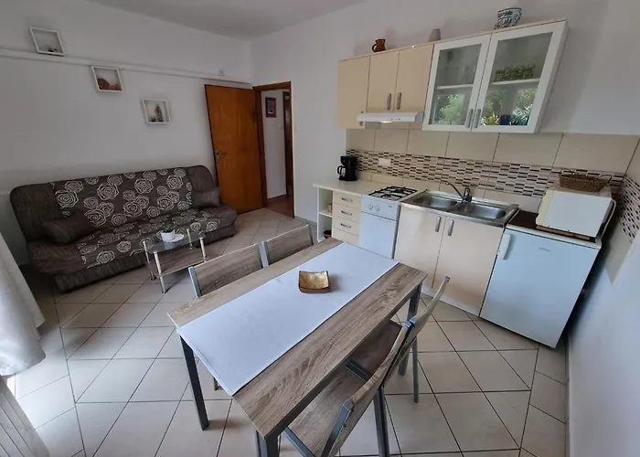 Apartment Fuer 3 Personen- Mit Balkon Und Meerblick By Interhome