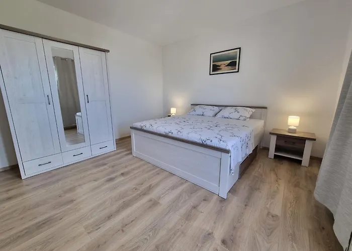 Apartment Fuer 3 Personen- Mit Balkon Und Meerblick By Interhome *